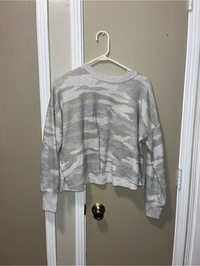 aerie Green, Grey & Off-White Camo Cropped Pullover
